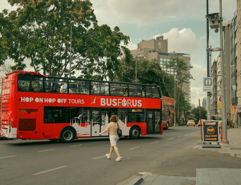 Autobuz Hop on Hop off în Praga - bilete și informații (2026)